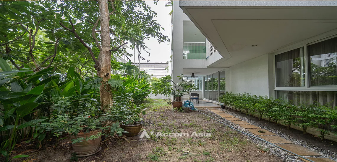Ground Floor, Garden View, Private Swimming Pool, Pet friendly |  Ekkamai Family Apartment Apartment  4 Bedroom for Rent BTS Ekkamai in Sukhumvit Bangkok