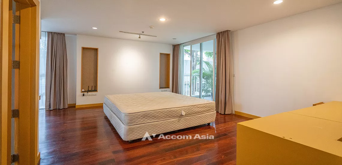 10  4 br Apartment For Rent in Sukhumvit ,Bangkok BTS Ekkamai at Ekkamai Family Apartment AA31371