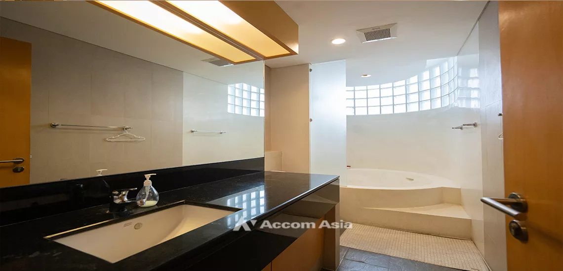 12  4 br Apartment For Rent in Sukhumvit ,Bangkok BTS Ekkamai at Ekkamai Family Apartment AA31371