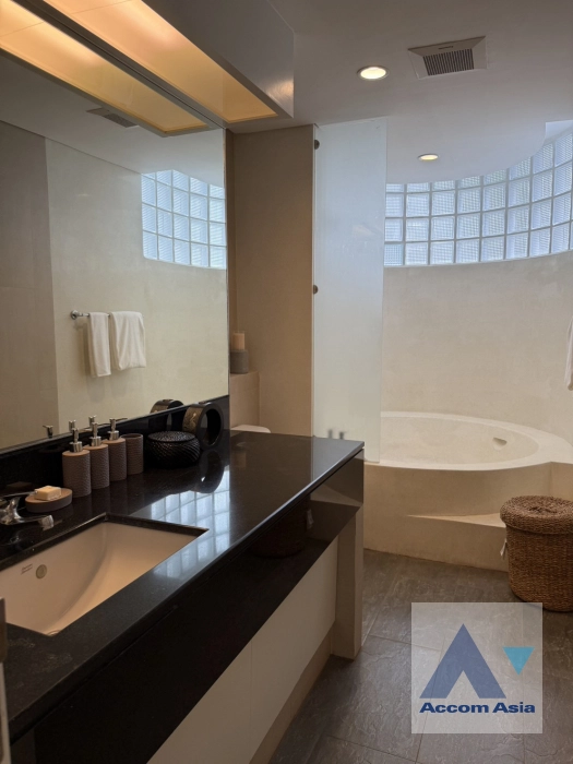 18  4 br Apartment for rent and sale in Sukhumvit ,Bangkok BTS Ekkamai at Ekkamai Family Apartment AA31371
