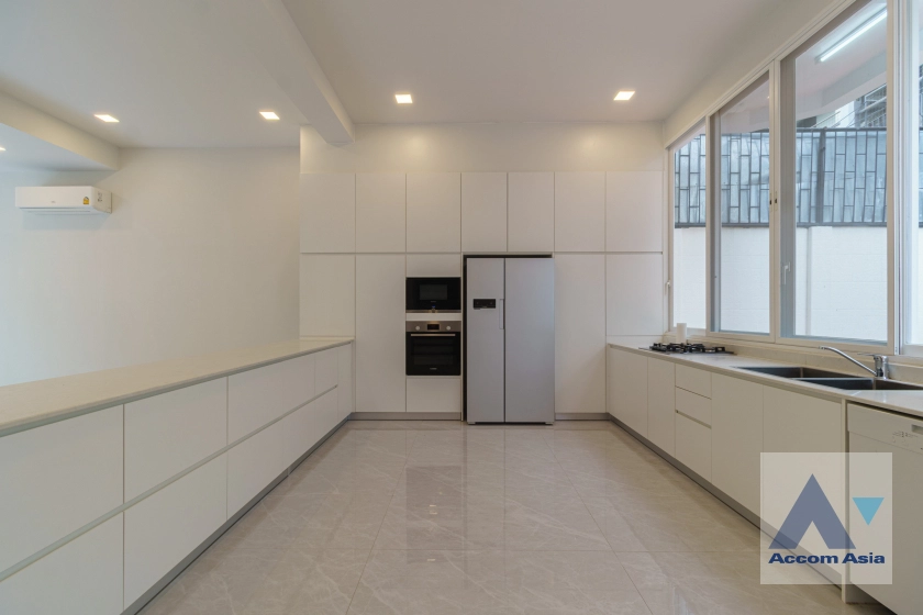 unitPet friendly |  4 Bedrooms  Townhouse For Rent & Sale in Sukhumvit, Bangkok  (AA31712)