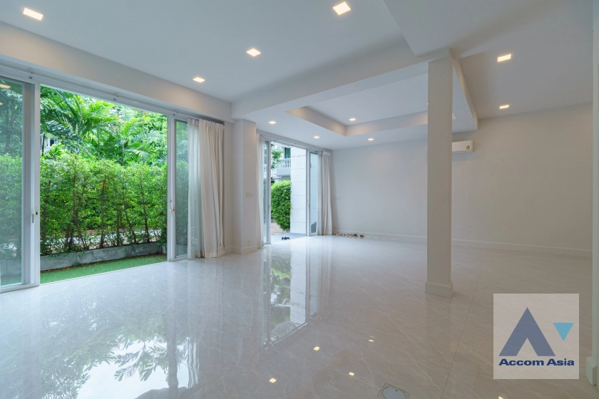 unitPet friendly |  4 Bedrooms  Townhouse For Rent & Sale in Sukhumvit, Bangkok  (AA31712)