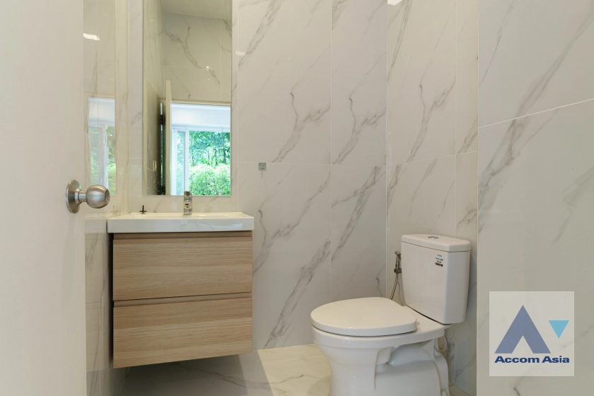 13  4 br Townhouse for rent and sale in Sukhumvit ,Bangkok  at House in garden compound with pool AA31712