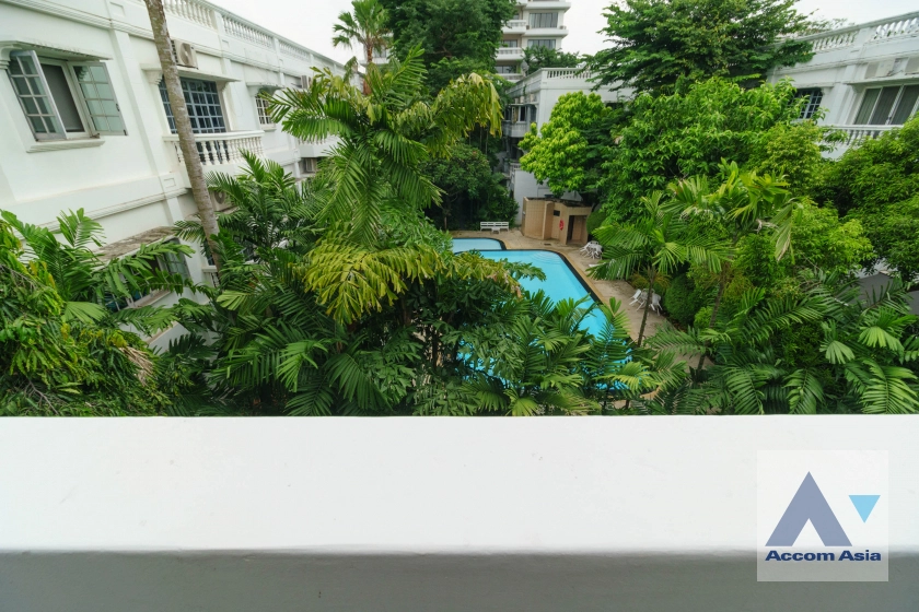 34  4 br Townhouse for rent and sale in Sukhumvit ,Bangkok  at House in garden compound with pool AA31712