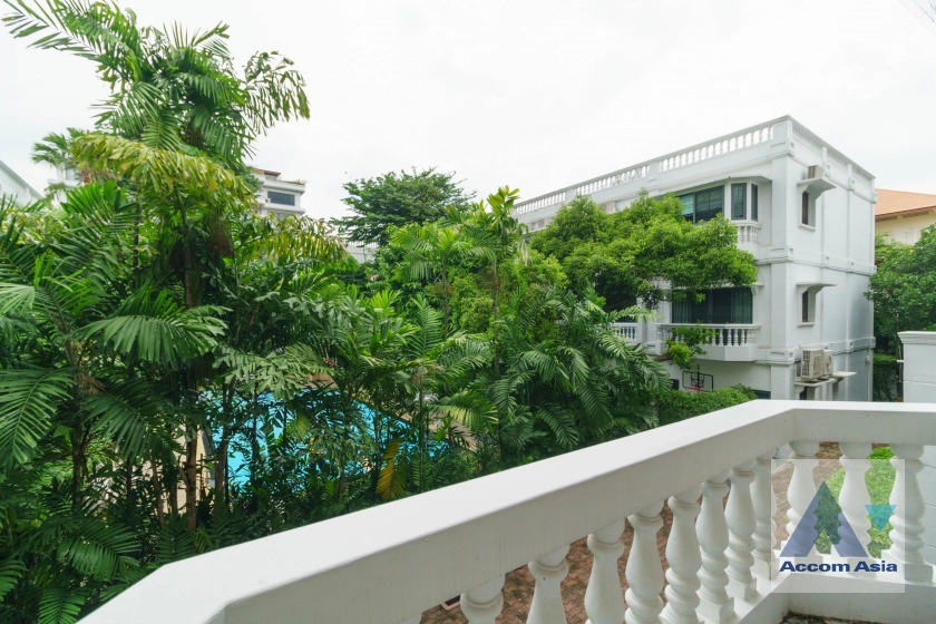 16  4 br Townhouse for rent and sale in Sukhumvit ,Bangkok  at House in garden compound with pool AA31712
