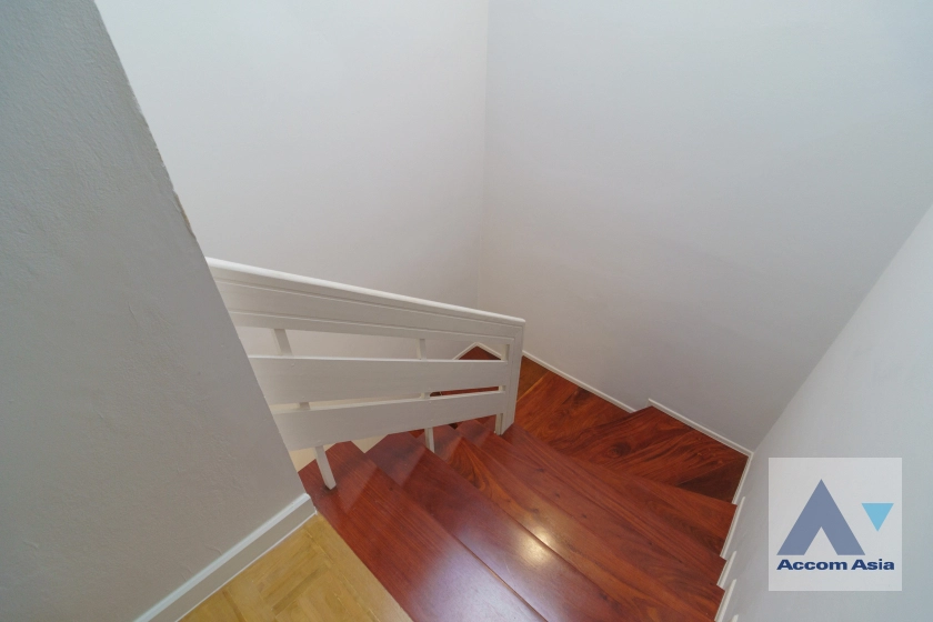 26  4 br Townhouse for rent and sale in Sukhumvit ,Bangkok  at House in garden compound with pool AA31712