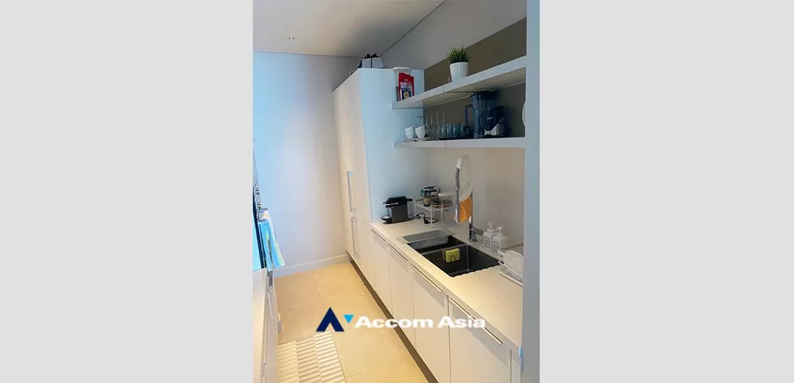 6  2 br Condominium For Rent in Ploenchit ,Bangkok BTS Chitlom at Sindhorn Residence AA31714