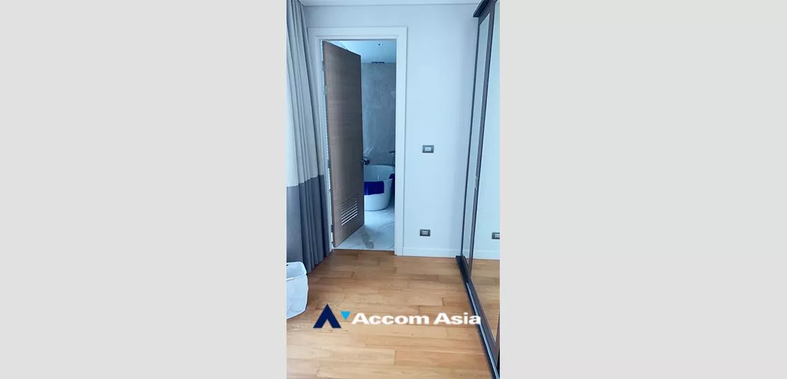 15  2 br Condominium For Rent in Ploenchit ,Bangkok BTS Chitlom at Sindhorn Residence AA31714