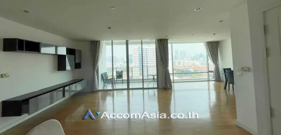  4 Bedrooms  Condominium For Rent in Ploenchit, Bangkok  near MRT Sam Yan (AA31716)