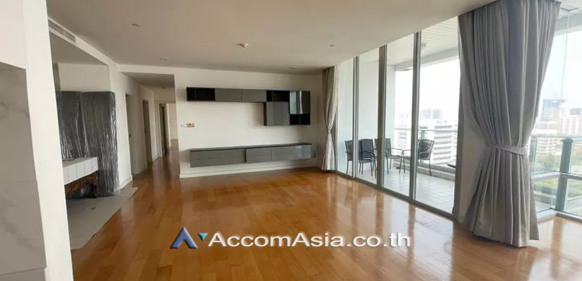 4  4 br Condominium For Rent in Ploenchit ,Bangkok BTS Sala Daeng - MRT Sam Yan at Chamchuri Square Residence AA31716