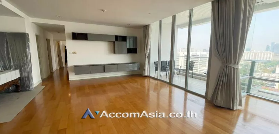  4 Bedrooms  Condominium For Rent in Ploenchit, Bangkok  near MRT Sam Yan (AA31716)