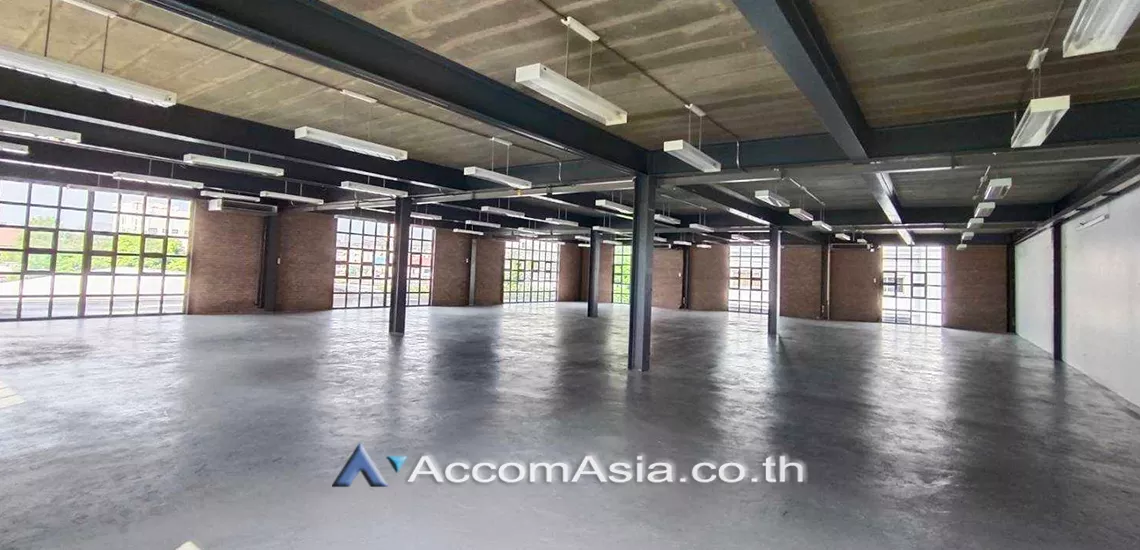  Building For Rent in ,   near BTS Bearing (AA31725)