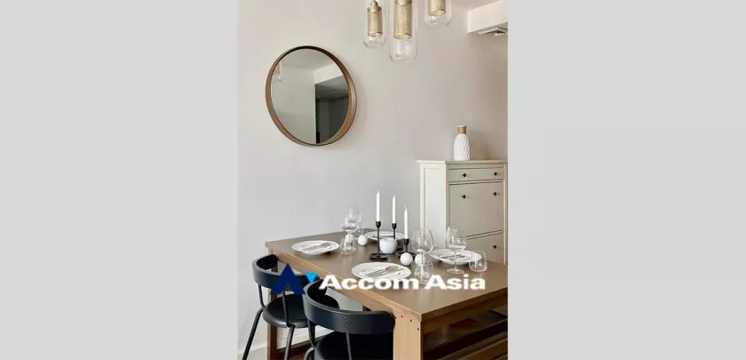  2 Bedrooms  Condominium For Rent & Sale in Sathorn, Bangkok  near BTS Chong Nonsi (AA31730)