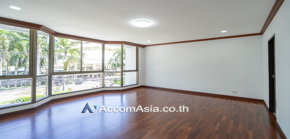Home Office |  4 Bedrooms  Townhouse For Rent & Sale in Sukhumvit, Bangkok  near BTS Thong Lo (AA31736)