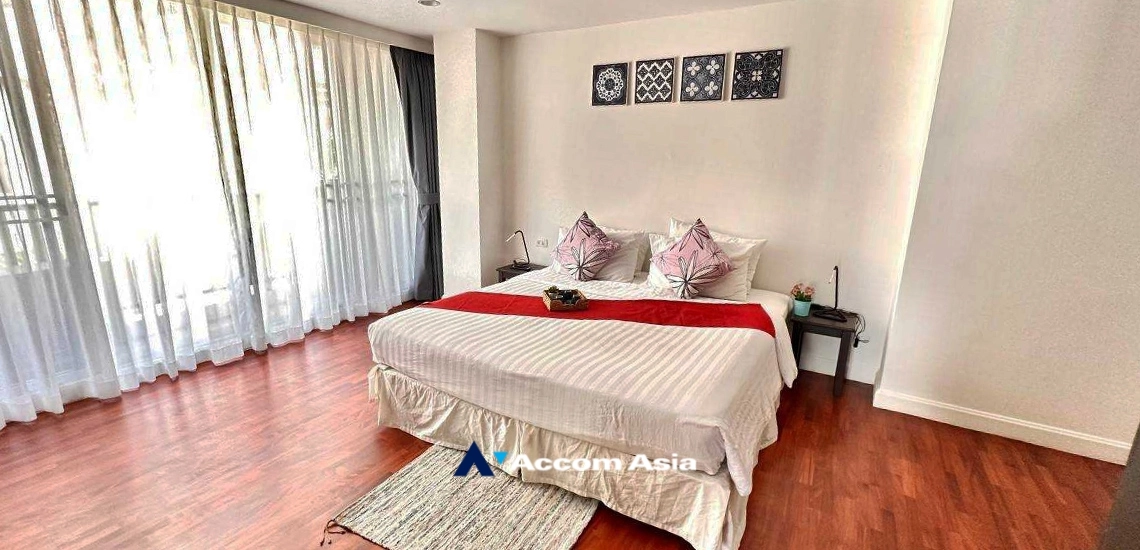 5  4 br Apartment For Rent in Silom ,Bangkok BTS Surasak at High-end Low Rise  AA31744
