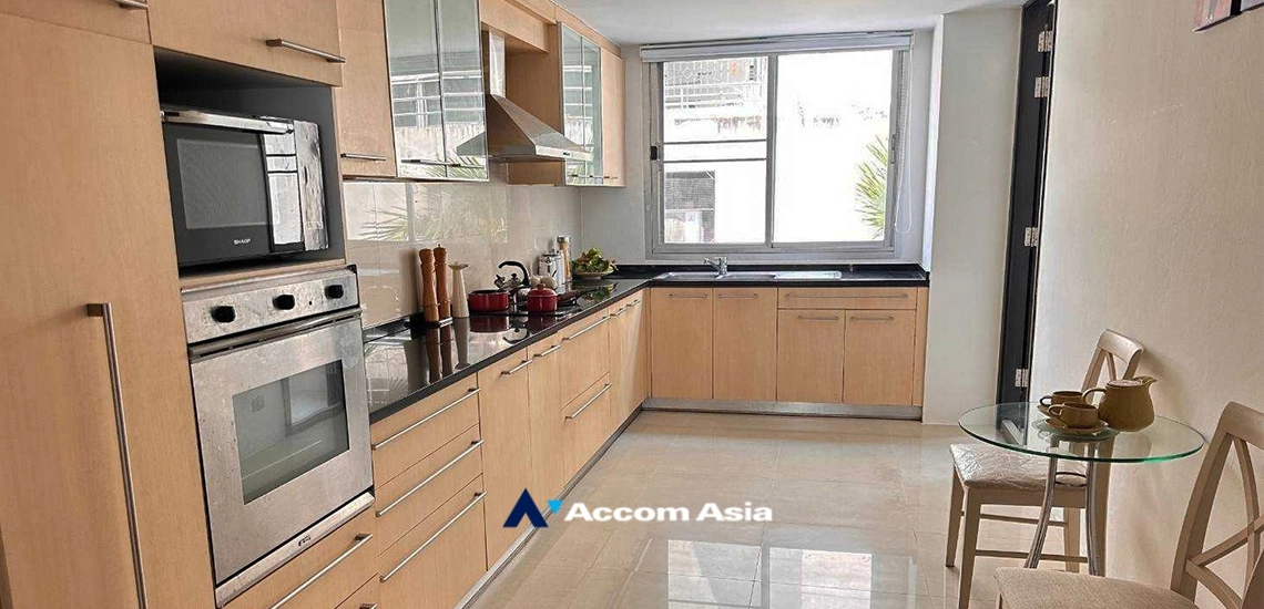 4  4 br Apartment For Rent in Silom ,Bangkok BTS Surasak at High-end Low Rise  AA31744