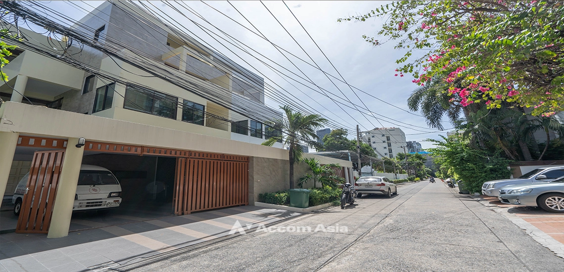  1  4 br House For Rent in sukhumvit ,Bangkok BTS Phrom Phong AA31765