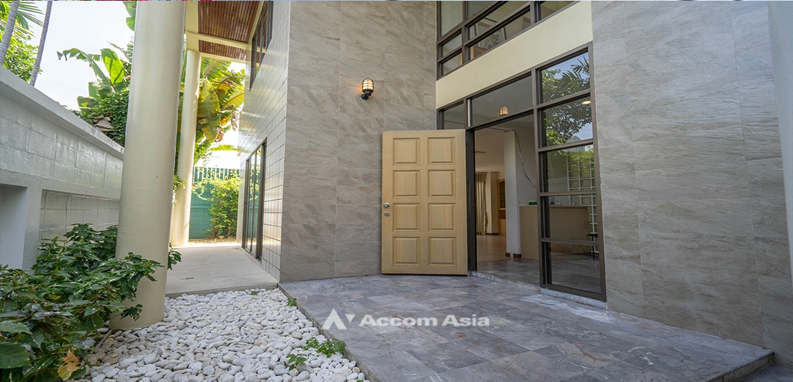 unitPet friendly |  4 Bedrooms  House For Rent & Sale in Sukhumvit, Bangkok  near BTS Phrom Phong (AA31765)