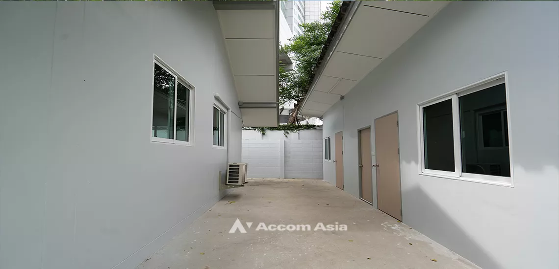 8  3 br House For Rent in Sukhumvit ,Bangkok BTS Asok - MRT Sukhumvit at House in Compound AA31766