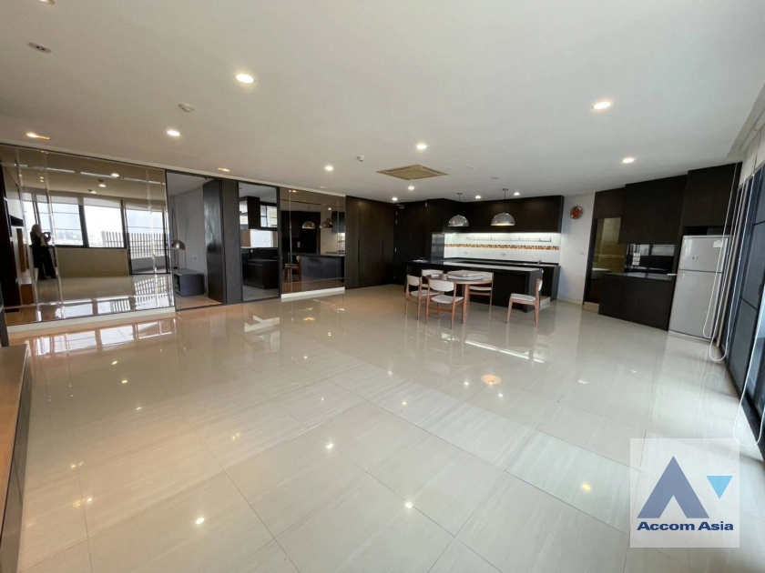 unitModern Condo with Rooftop Swimming Pool (AA31769)