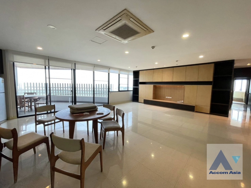 unitModern Condo with Rooftop Swimming Pool (AA31769)
