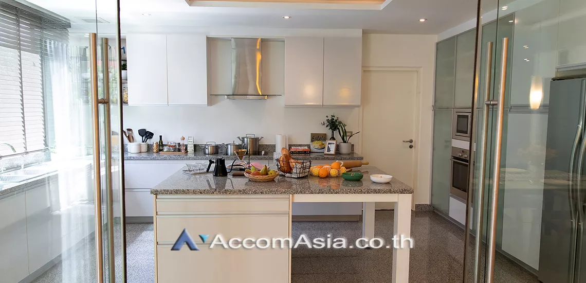 Fully Furnished, Pet friendly |  3 Bedrooms  Apartment For Rent in Sukhumvit, Bangkok  near BTS Phra khanong (AA31772)