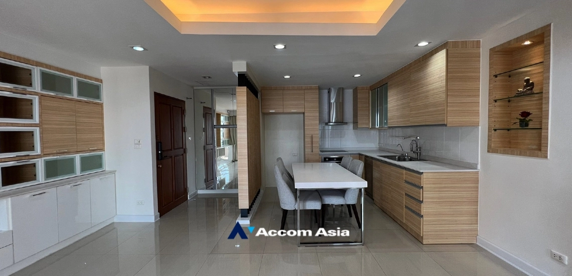 Sampoom Garden Condominium  2 Bedroom for Sale & Rent BTS Surasak in Silom Bangkok