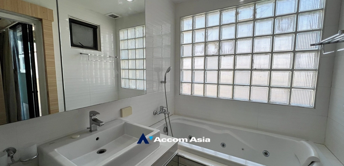16  2 br Condominium for rent and sale in Silom ,Bangkok BTS Surasak at Sampoom Garden AA31776