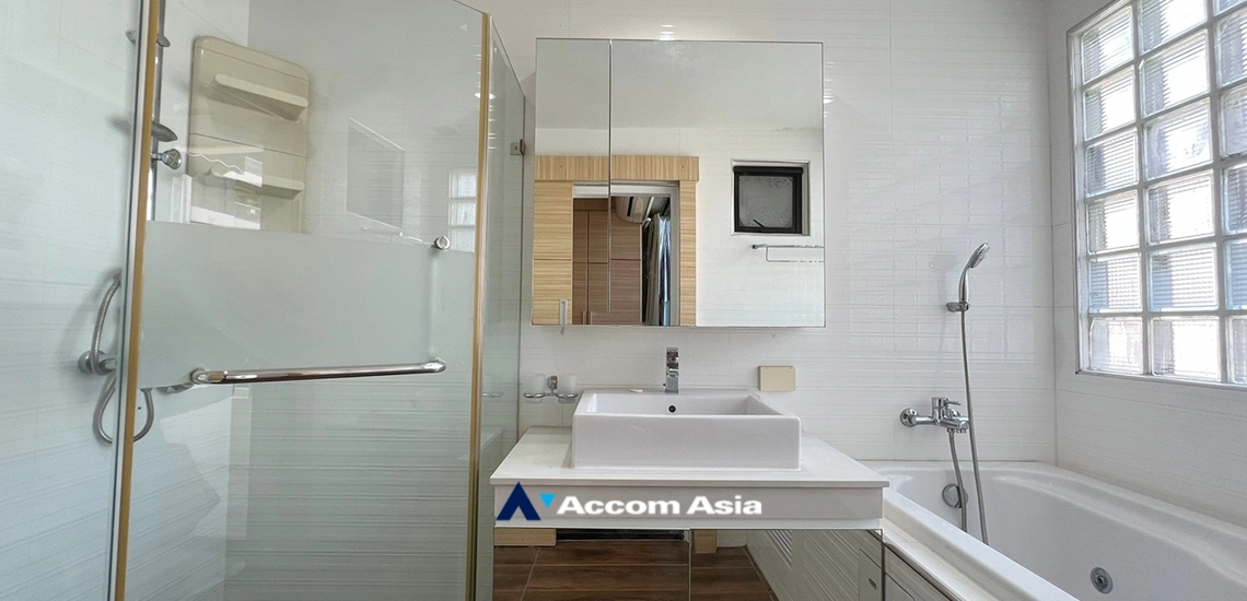 15  2 br Condominium for rent and sale in Silom ,Bangkok BTS Surasak at Sampoom Garden AA31776
