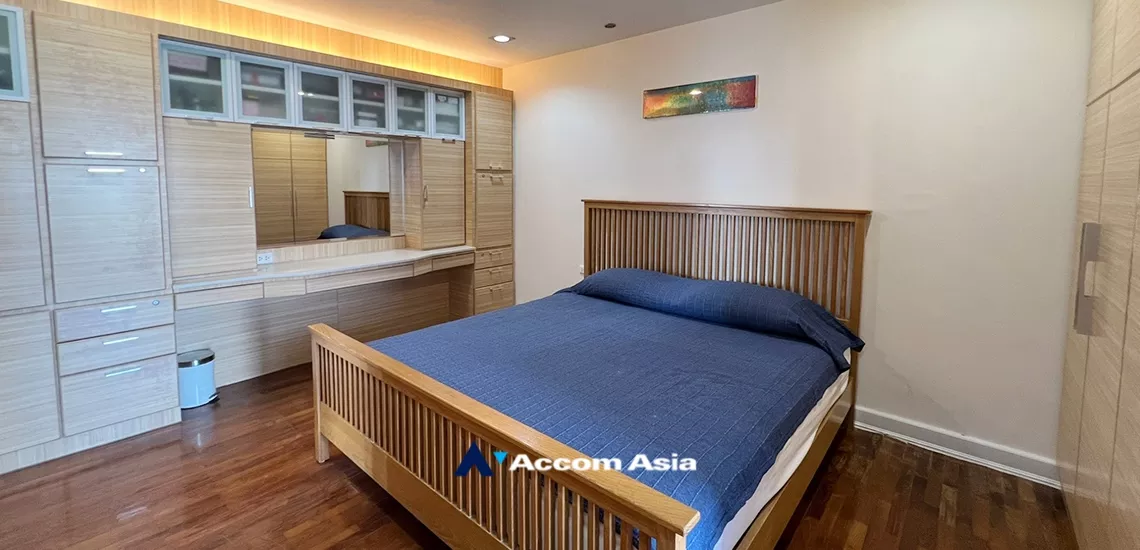 11  2 br Condominium for rent and sale in Silom ,Bangkok BTS Surasak at Sampoom Garden AA31776