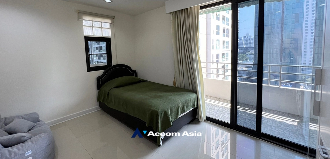 12  2 br Condominium for rent and sale in Silom ,Bangkok BTS Surasak at Sampoom Garden AA31776