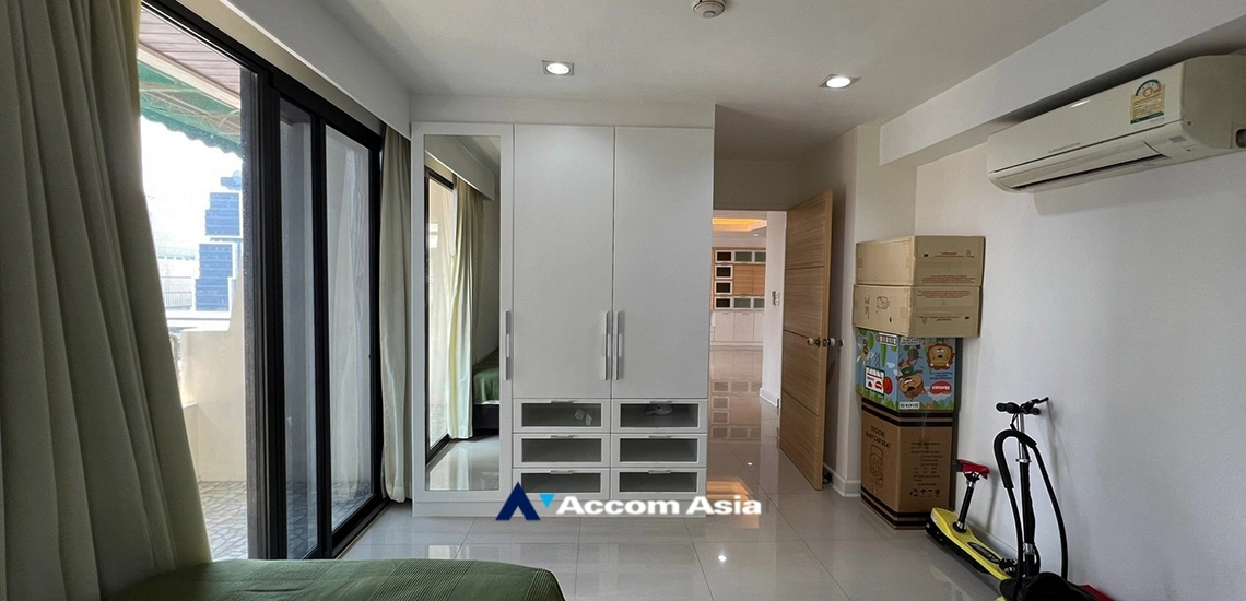 13  2 br Condominium for rent and sale in Silom ,Bangkok BTS Surasak at Sampoom Garden AA31776