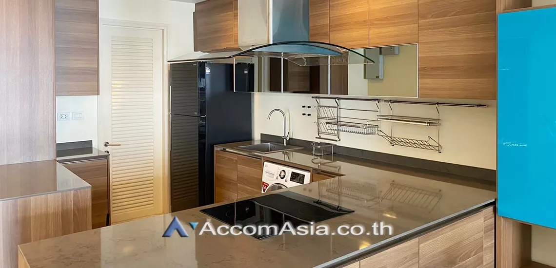 unit 3 Bedrooms  Condominium For Rent in Sukhumvit, Bangkok  near BTS Ekkamai (AA31781)