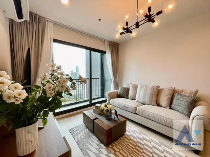  2 Bedrooms  Condominium For Rent in Ploenchit, Bangkok  near BTS Ploenchit (AA31782)