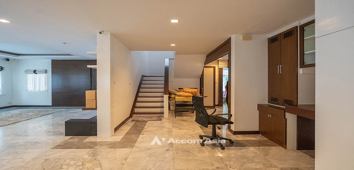 6  4 br House for rent and sale in Sukhumvit ,Bangkok BTS Phra khanong at Moo Baan Pakamas AA31783