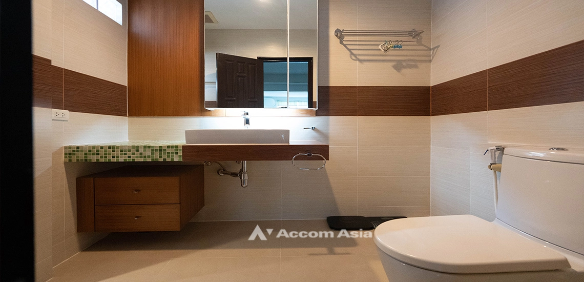 11  4 br House for rent and sale in Sukhumvit ,Bangkok BTS Phra khanong at Moo Baan Pakamas AA31783