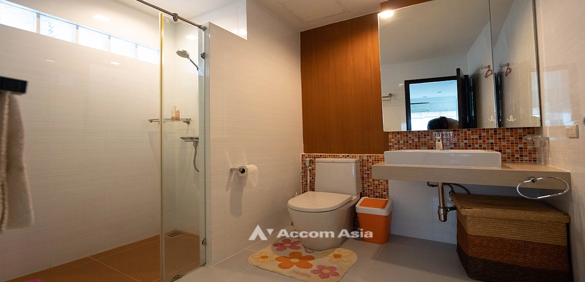 14  4 br House for rent and sale in Sukhumvit ,Bangkok BTS Phra khanong at Moo Baan Pakamas AA31783