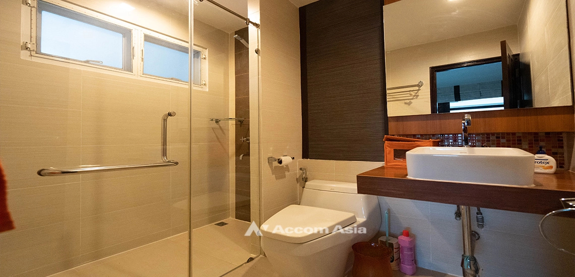 12  4 br House for rent and sale in Sukhumvit ,Bangkok BTS Phra khanong at Moo Baan Pakamas AA31783