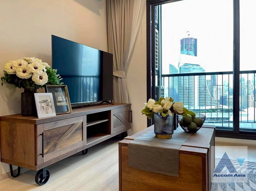 unit 2 Bedrooms  Condominium For Rent & Sale in Ploenchit, Bangkok  near BTS Ploenchit (AA31784)