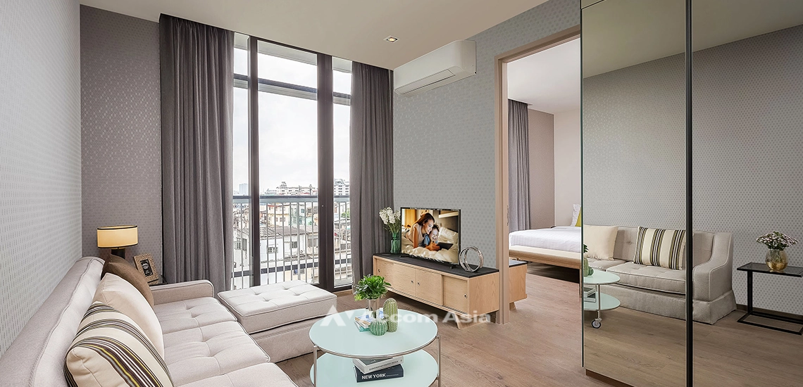 unitSmart Layout Condo with Light Tones and City View (AA31812)