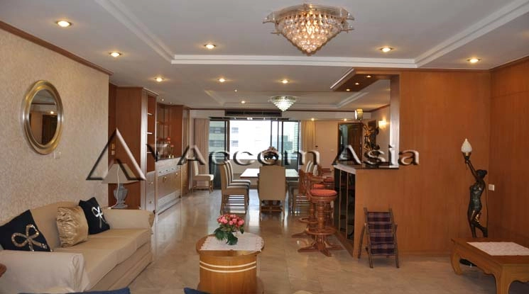 unitSpacious wood-accented condo with private pool at Windsor Tower (24602)