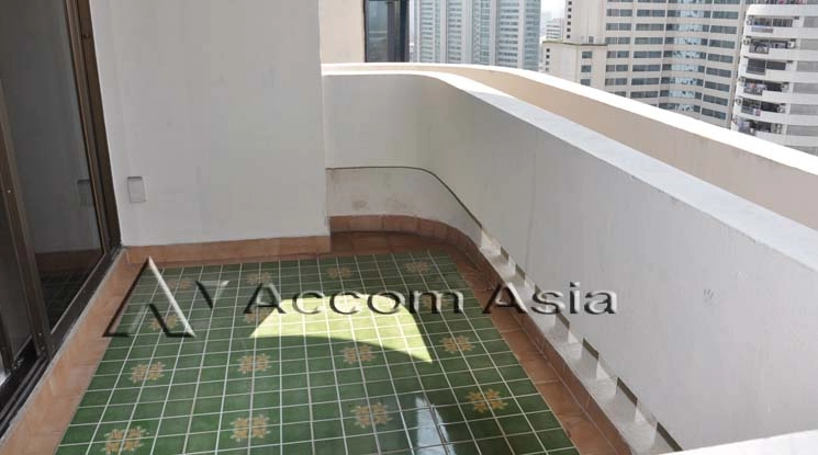 unitSpacious wood-accented condo with private pool at Windsor Tower (24602)