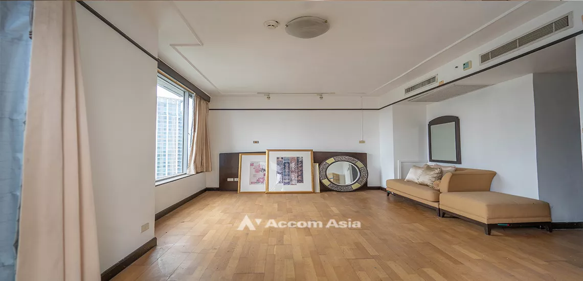 Pet friendly |  3 Bedrooms  Condominium For Sale in Ploenchit, Bangkok  near BTS Ploenchit (AA31853)