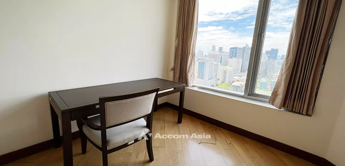 15  3 br Condominium For Sale in Ploenchit ,Bangkok BTS Ploenchit at All Seasons Mansion AA31854