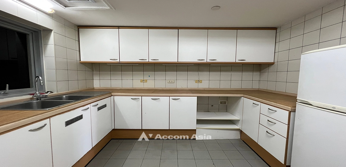 6  4 br Condominium For Sale in Ploenchit ,Bangkok BTS Ploenchit at All Seasons Mansion AA31855