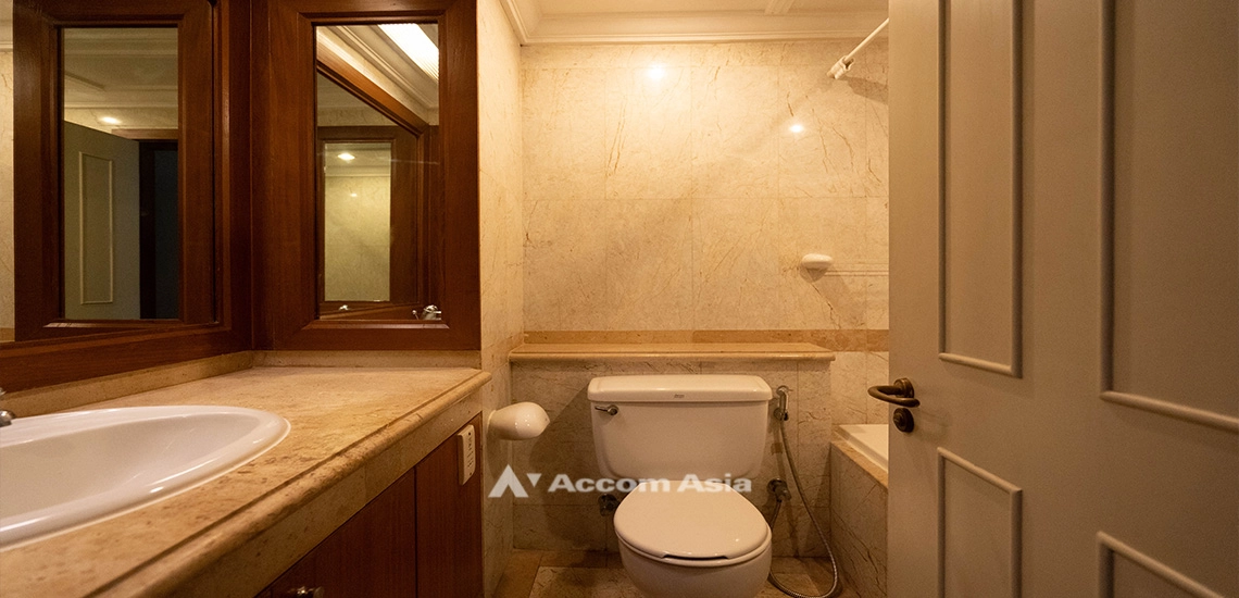 8  2 br Condominium For Sale in Ploenchit ,Bangkok BTS Ploenchit at All Seasons Mansion AA31856