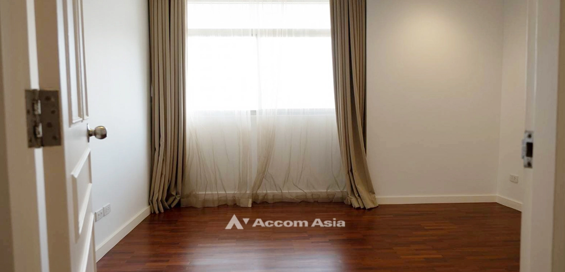 unit 3 Bedrooms  Condominium For Rent in Sukhumvit, Bangkok  near BTS Ekkamai (AA31874)