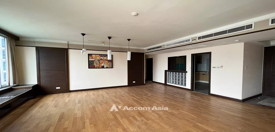 Pet friendly |  3 Bedrooms  Condominium For Sale in Ploenchit, Bangkok  near BTS Ploenchit (AA31908)
