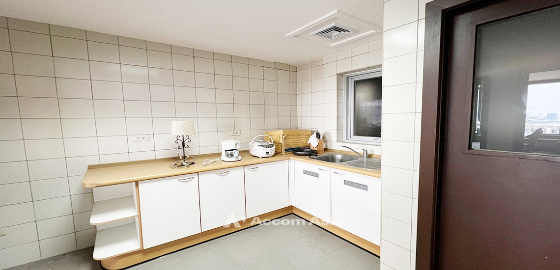 5  3 br Condominium For Sale in Ploenchit ,Bangkok BTS Ploenchit at All Seasons Mansion AA31910