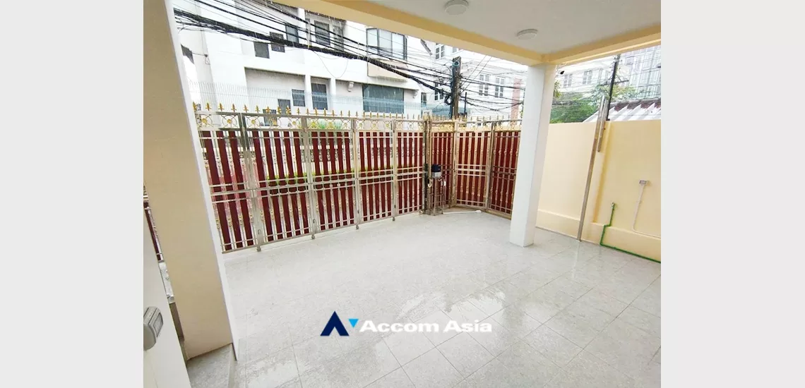 5  8 br House For Rent in sathorn ,Bangkok MRT Khlong Toei AA31916